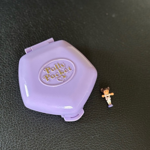 Vintage Polly Pocket Slumber Party Fun w doll - Picture 2 of 9